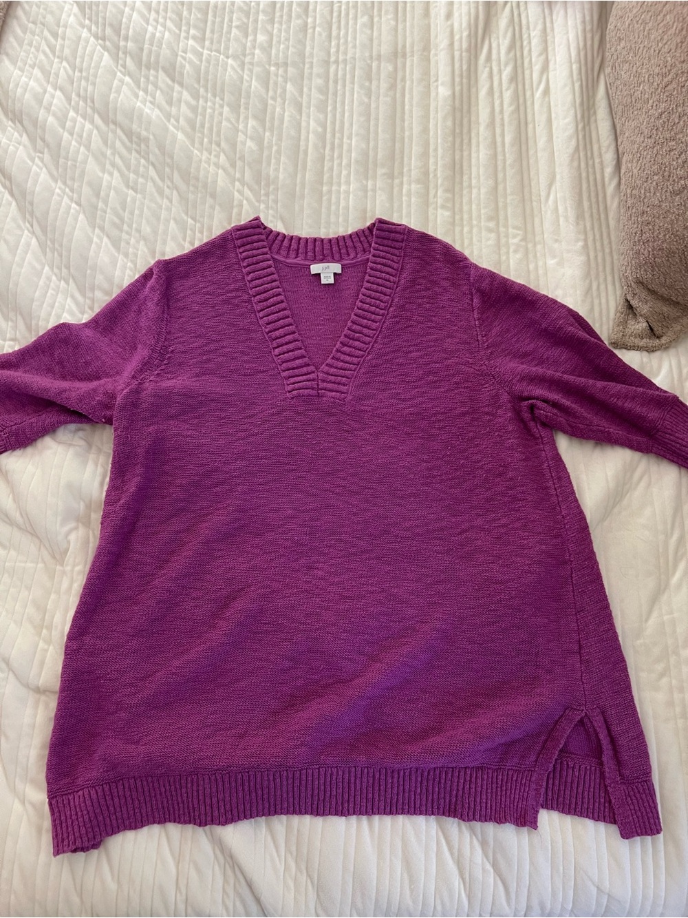 V-Neck Long Sleeve Sweater in Deep Magenta